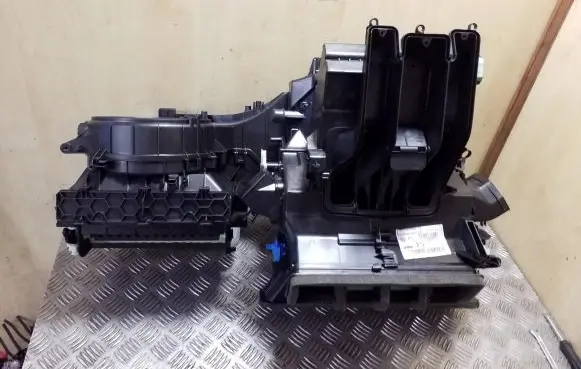 Audi A3 S3 8V Interior heater climate box assembly housing 5QE816005