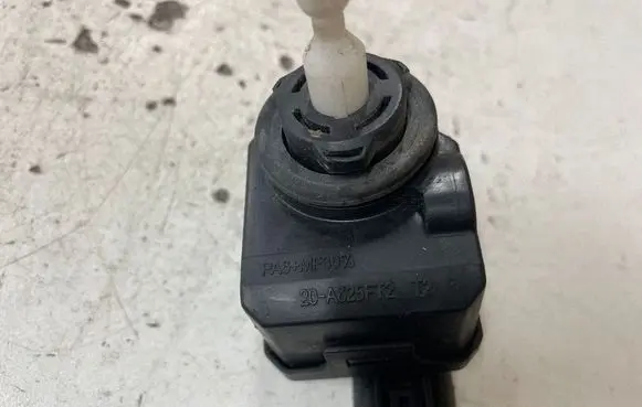 Opel Astra G Headlight level adjustment motor 20A625FT2