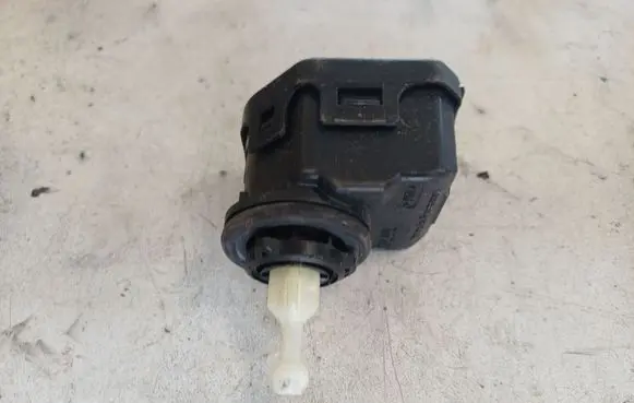 Volkswagen Golf IV Headlight level adjustment motor 1J0941295C
