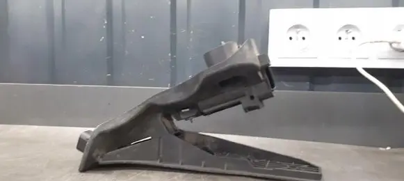 Volkswagen PASSAT B6 Accelerator throttle pedal 1k1721503l