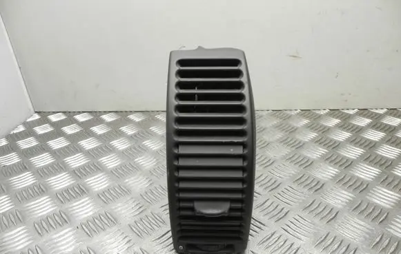 Rear air vent grill