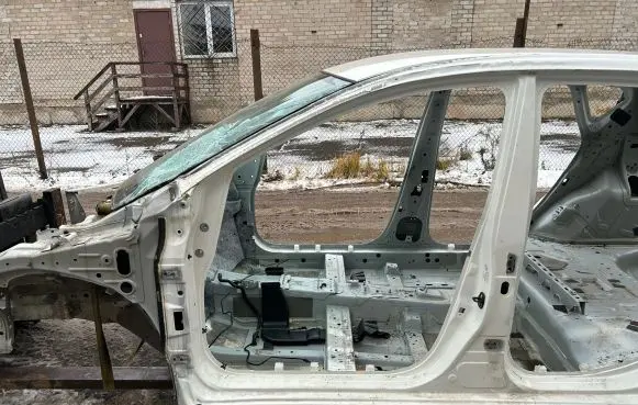 Nissan Pulsar Front sill (body part) 