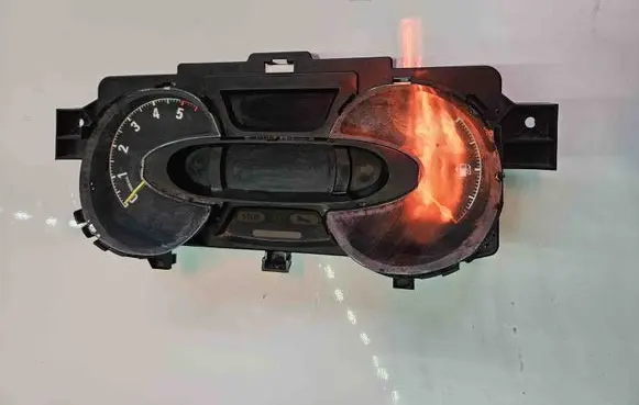 Speedometer (instrument cluster)