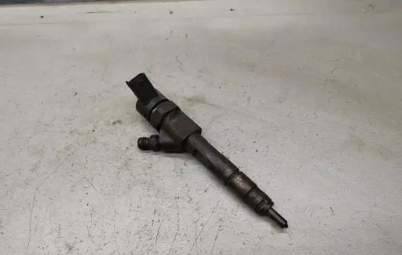 Volvo S40, V40 Fuel injector 8200238528 0445110146