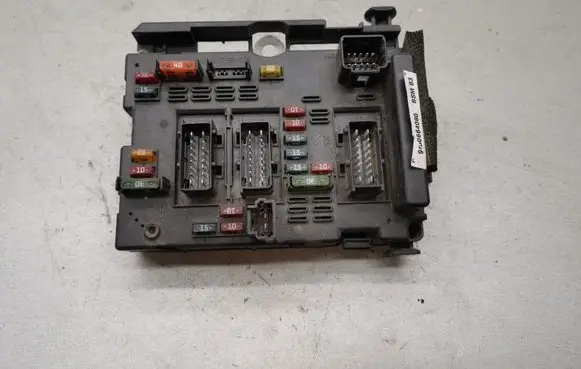 Peugeot 406 Fuse module 9650664080 BSMB3