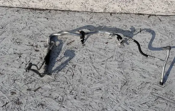 Ford Kuga II Air conditioning (A/C) pipe/hose