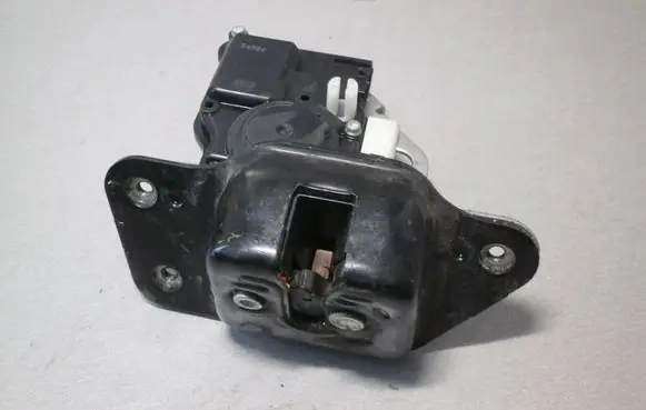 Loading door lock