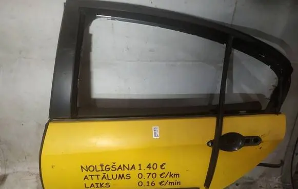 Renault Laguna III Rear door geltonos