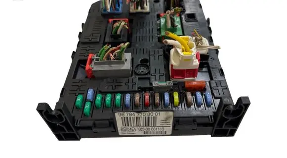 Citroen Berlingo Fuse module 967847708001 230460802 NS11139001