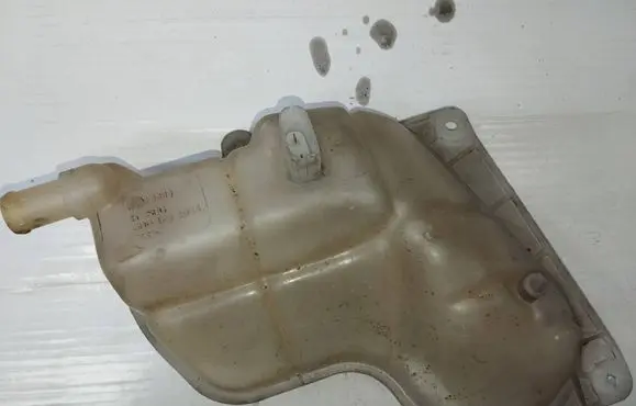 Audi A6 Allroad C5 Coolant expansion tank/reservoir 8D0121403L