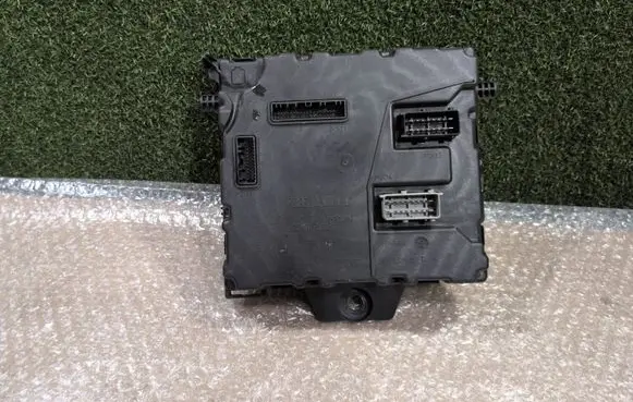 Opel Movano B Comfort/convenience module 284B18392R NS11822339