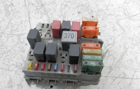 Alfa Romeo 147 Fuse box set 46558759
