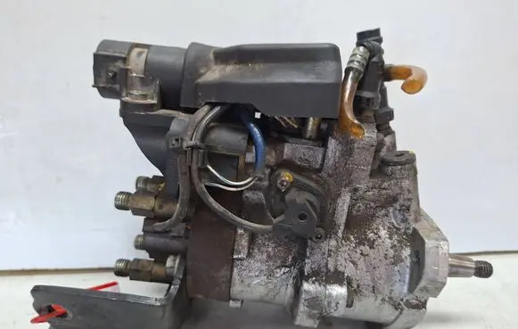 Renault Kangoo I Fuel injection high pressure pump S27647457 R8640A111B