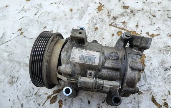 Renault Kangoo II Air conditioning (A/C) compressor (pump) 8200953359