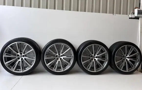 Audi Q8 R23 light alloy rim 4M8601025R