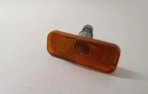 Opel Omega B1 Front fender indicator light 90457814