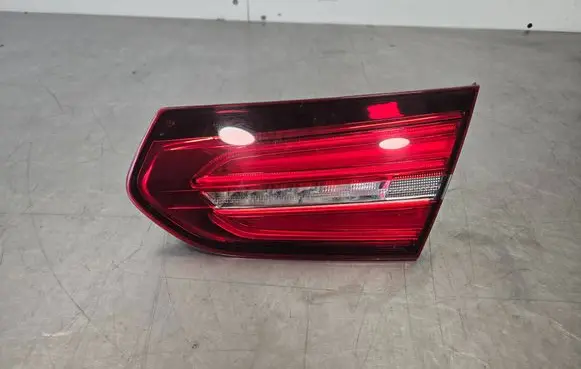 Tailgate rear/tail lights