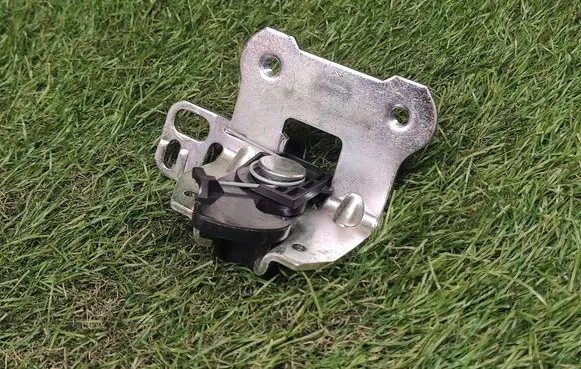Mercedes-Benz E W212 Seat back rest lock catch A2049200572