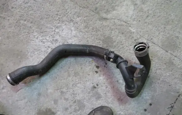 Opel Mokka X Air intake hose/pipe 95135161