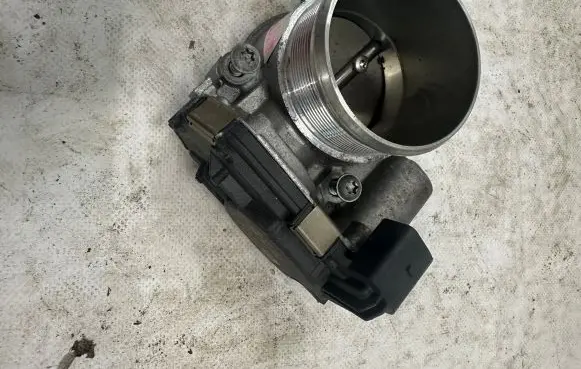 Volkswagen Arteon Throttle valve 06Q133062A