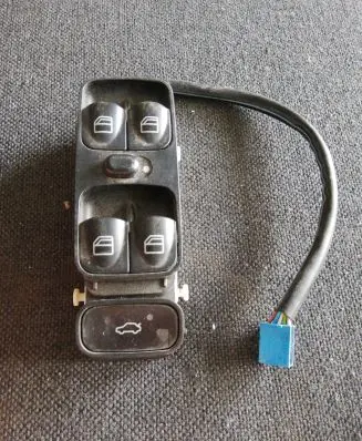 Mercedes-Benz C W203 Electric window control switch A2038200110