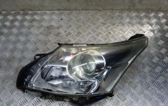 Toyota Avensis T270 Headlight/headlamp