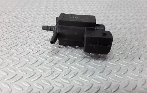 BMW 3 E46 Vacuum valve 72234100