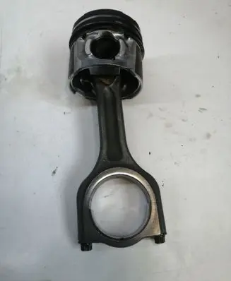 Ford C-MAX I Piston with connecting rod