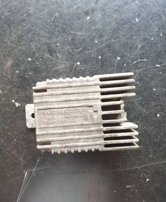 Mercedes-Benz E W210 Coolant fan relay A0275458032