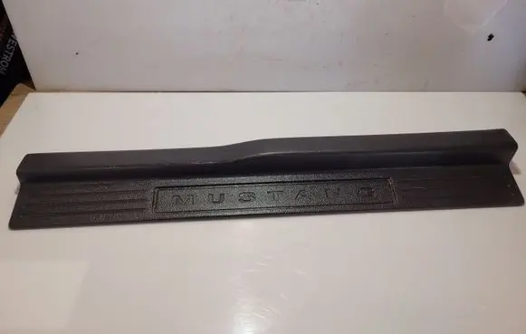 Front sill trim cover