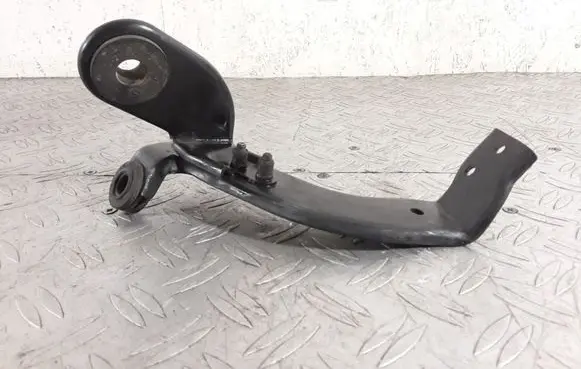 Audi A8 S8 D3 4E Intercooler pipe mounting bracket 4E0145813