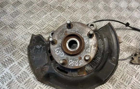 Toyota Verso Front wheel hub spindle knuckle