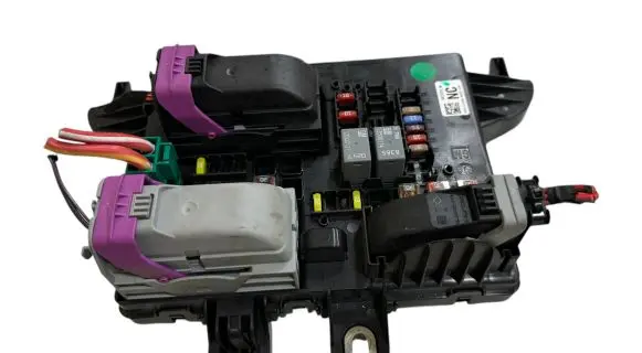 Opel Insignia A Fuse module 1327731904 08285213409