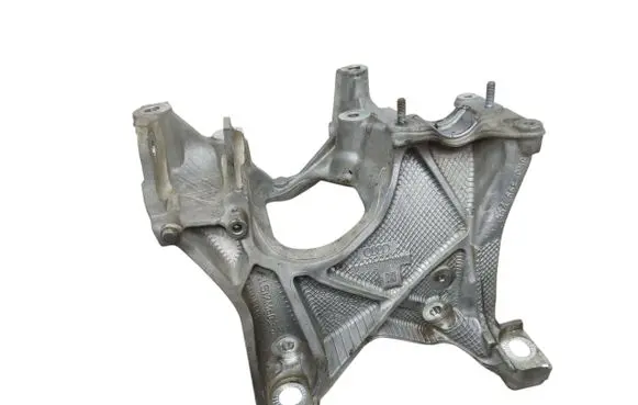 Engine mounting bracket