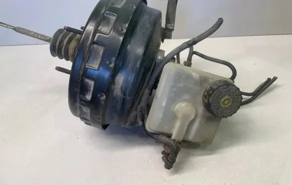 Volvo V70 Brake booster 8646010