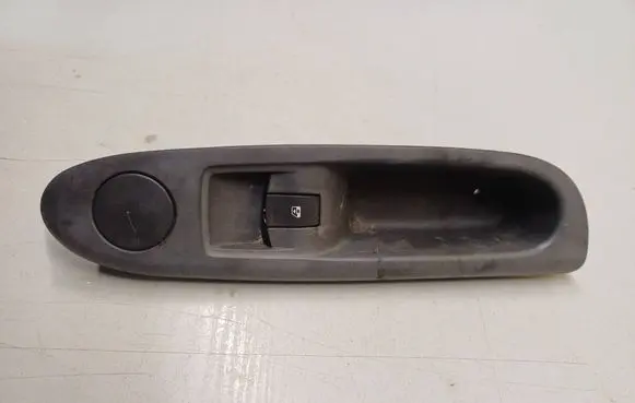 Renault Clio II Electric window control switch 8200084005 8200628297