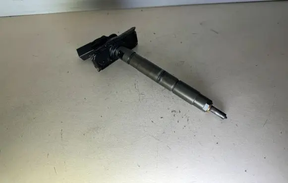 Audi A6 S6 C6 4F Fuel injector 059130277AJ 0445115054
