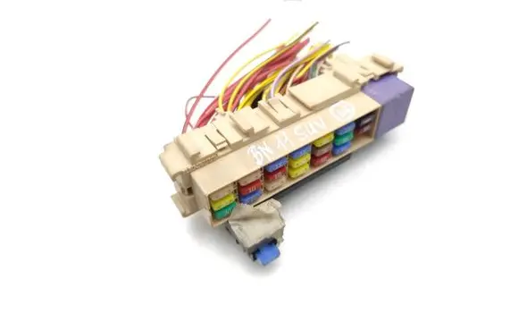 Renault Clio III Fuse module 240189004R