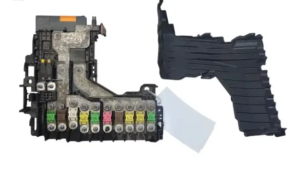Peugeot 508 Fuse module 9665877980 9666817180 E1062852