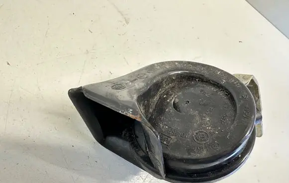 Volkswagen Polo V 6R Horn signal 6R0951223B 6R0951206H 6033FB2361