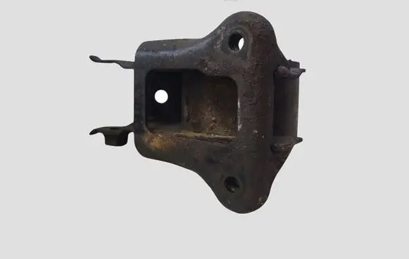 Nissan X-Trail T30 Engine mount bracket