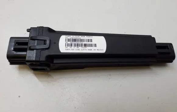 Chrysler Town u0026 Country V Sliding door control unit/module 68079909AB