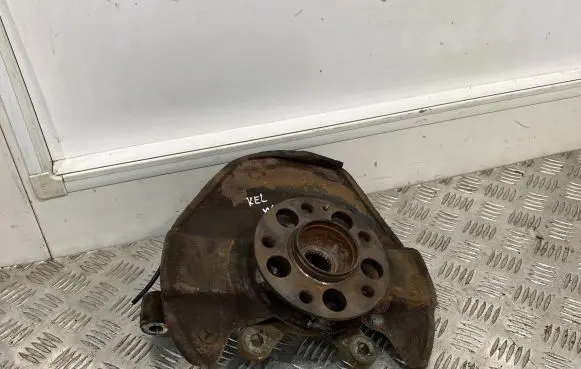 Mercedes-Benz B W245 Front wheel hub