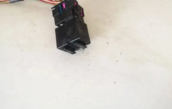 Volkswagen PASSAT B5 Other relay 8z0951253