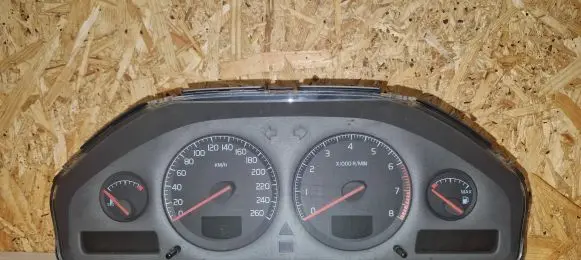 Volvo V70 Speedometer (instrument cluster) 9499668