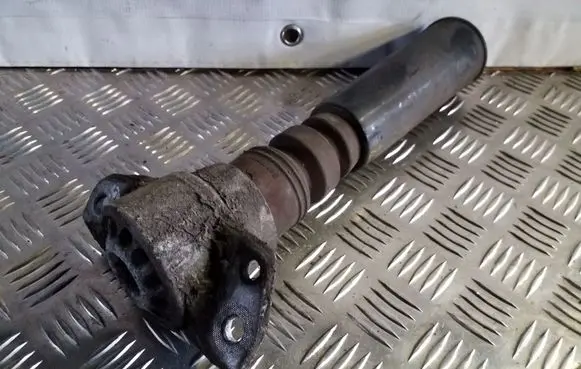 Audi A6 C7 Front shock absorber mounting bracket 