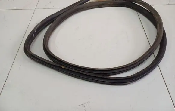Skoda Fabia Mk2 (5J) Rubber seal front coupe door 