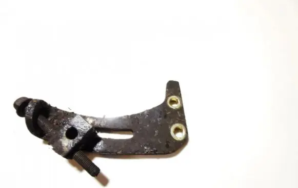 Toyota Avensis T220 Engine mounting bracket