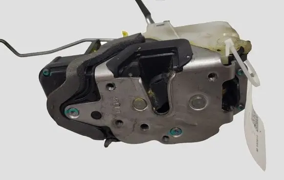 Opel Insignia A Front door lock 1350381 3023801F