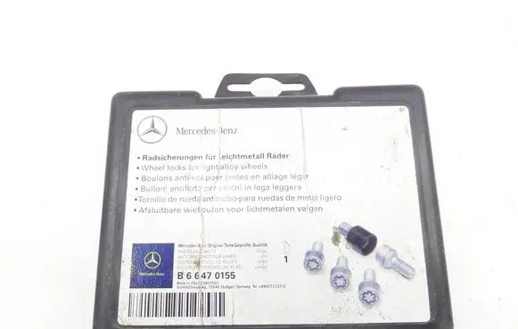 Mercedes-Benz C W205 Anti-theft wheel nuts and lock B66470155 5803562